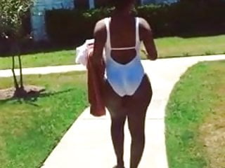 Swimsuit Ass Wiggle