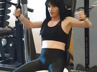 Blowjob after workout! Great tranny number in the gym!