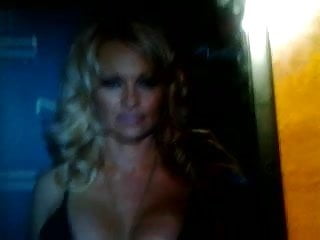 Pamela Anderson cum tribute