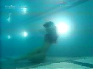  ABUW-nude modeling session underwater