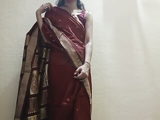 Ishita masterbating and getting horny in Saree