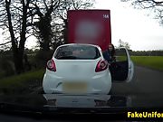 Cop pussyfucks damsel in distress on roadside