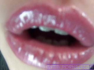 Hot Asian Amateur PornbabeTyra pure lip fetish close up - Bild 4