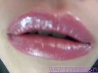 Hot Asian Amateur PornbabeTyra pure lip fetish close up - Bild 8