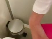 Dve jenski se maxchkat v WC