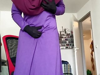 Dhimmi bea – Hijabi masturbation fully dressed