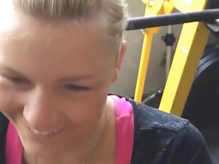 blonde milf imgym gefickt - Bild 1