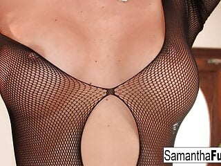 Samantha Saint Shows Her Amazing Big Tits