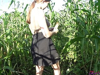  video: Kate Wood plays with her pussy in a cornfield