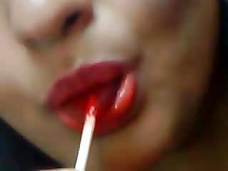 My lips make lollipops so happy...