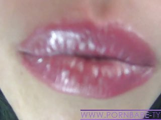 Hot Asian Amateur PornbabeTyra pure lip fetish close up - Bild 10
