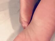 Gf playing with her feet in Nylons
