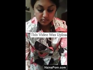 Today Exclusive-In need of sex Nri Bhabhi Sucking Hubb…