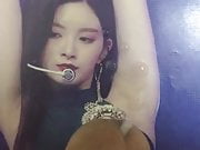 Everglow Wang Yiren Cum on her Armpits twice dry and piss 