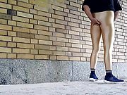 In meiner goldenen Lycra Legging draussen gekommen