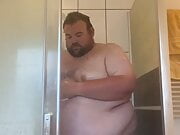 Superchub showering