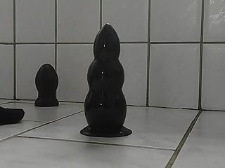 Plugn dildo selffuck in bathroom...