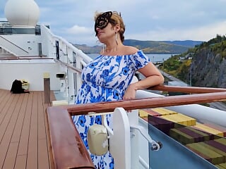 MILF, Out in Public, Cougars, Close up