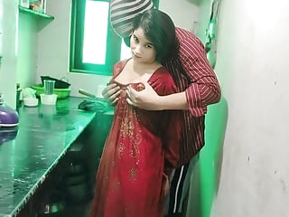 Desi bhabhi ko kichen me nighty utha kar chod diya