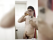 21yo boy peeing in a transparent cup, and drinks all his own pee