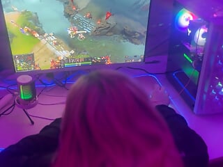 Gamer Girl Gets Fucked While Playing