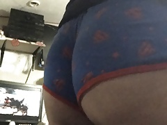 Amateur Cross dressing gay boy  twerking fat sexy ass in short shorts