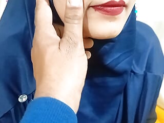 Muslim Desi Bhabhi Jaan Ke Rasil Lips Ko Chus Chus Lal Kar Diya, Muslims Lip Kissing And Fucking