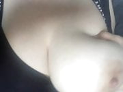 playing with a woman's tits. Igranje Zeninim Sisama