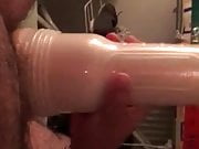 je le branle avec le fleshlight