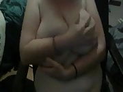  webcam  was busy with playing with her big saggy titties