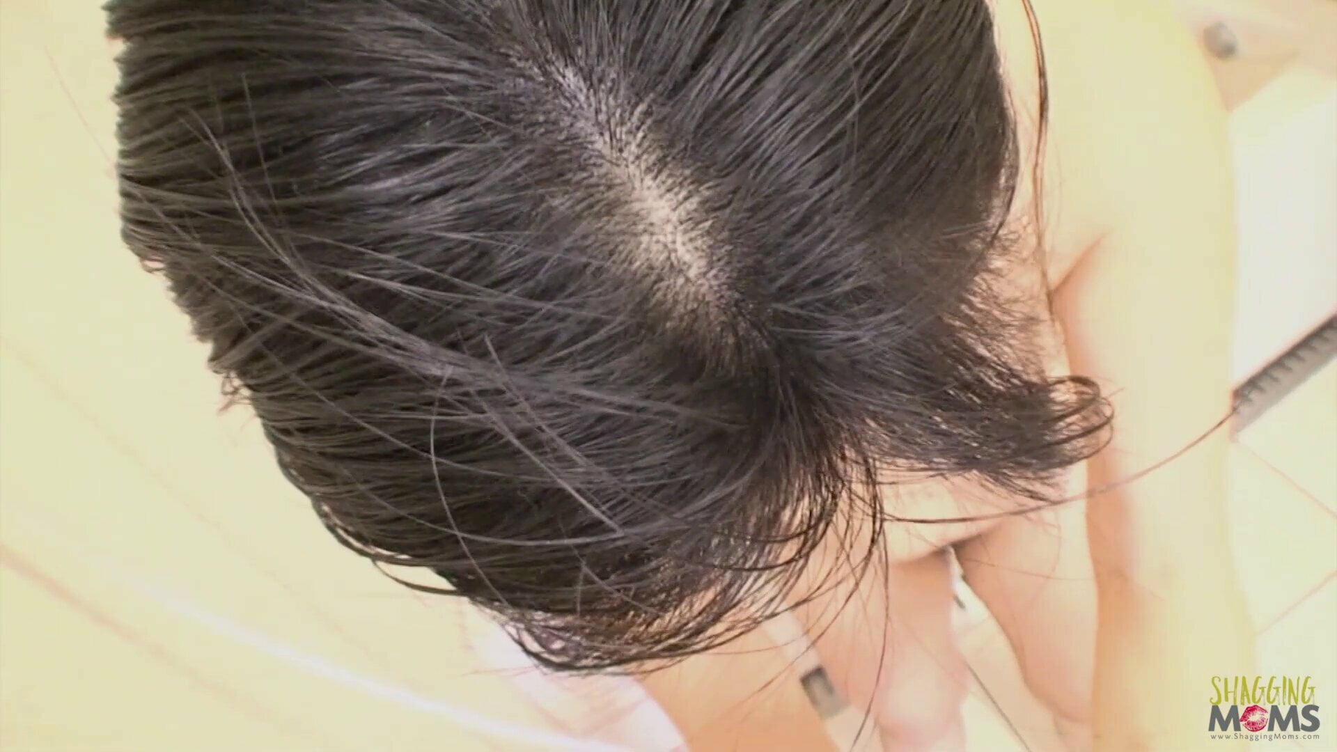 Her Japanese hairy snatch gets penetrated and creampied after a shower 