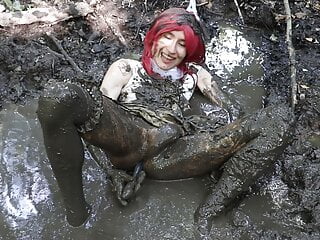Trap Cosplay Maki Bride Messy Play In The Mud...
