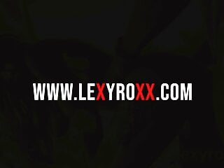  video: Public Squirt at the Lake - Lexy Roxx