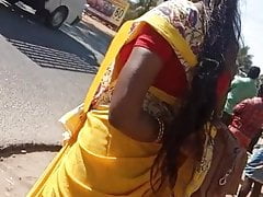 Tamil hot married girl showing big side boobs at bus stop