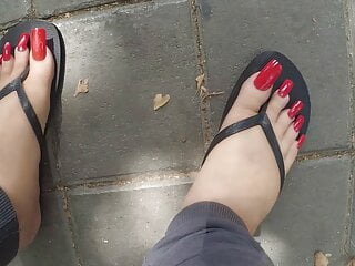 flip-flop red toe