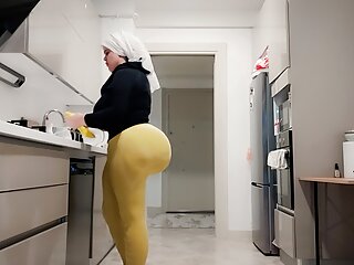 my big ass stepmom caught me watching at her ass