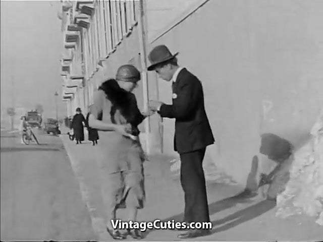 Peeing Girls Fucked By Driver In Nature (1920s Vintage) - Xvideis.cc