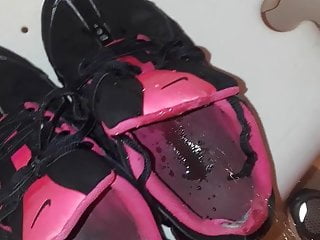 Net fans wifes nikes shox pissed...