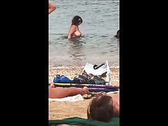 Voyeur a la plage (162) - Topless fat busty Mom on beach