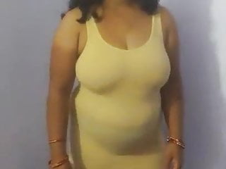 Indian bhabhi hot figure and hot boobs