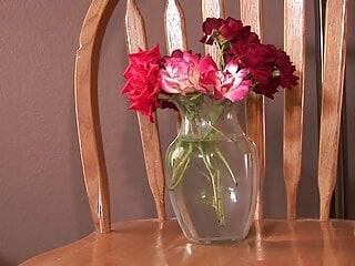  video: Lesben mit dicken Titten lecken Ihre nassen Fotzen