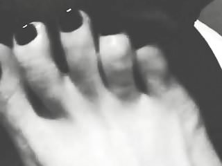 lilithblackmoon doing footjob